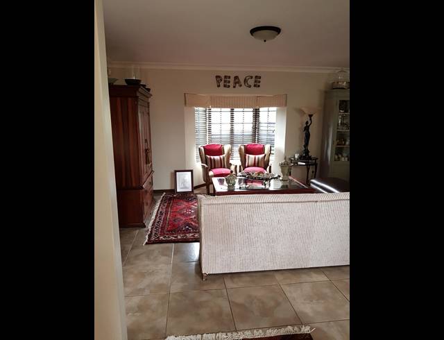 3 BEDROOM HOUSE RENTED IN CLIFTON HILL ESTATE